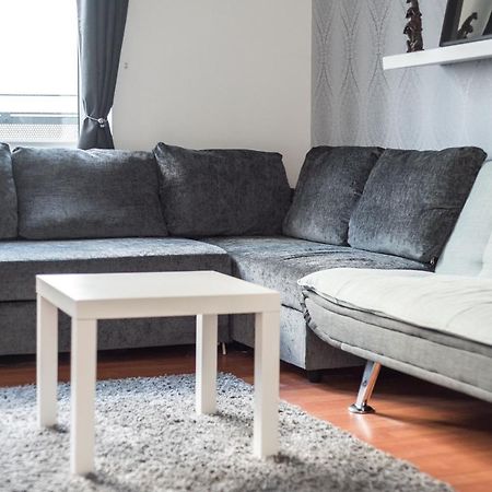 Modern Spacious 3 Bedroom City Centre Apartment - Free Parking - Private Balcony إدنبرة المظهر الخارجي الصورة