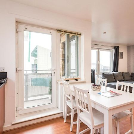 Modern Spacious 3 Bedroom City Centre Apartment - Free Parking - Private Balcony إدنبرة المظهر الخارجي الصورة