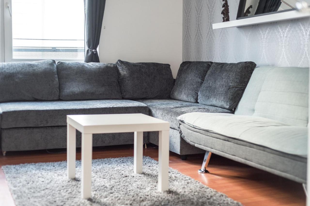 Modern Spacious 3 Bedroom City Centre Apartment - Free Parking - Private Balcony إدنبرة المظهر الخارجي الصورة