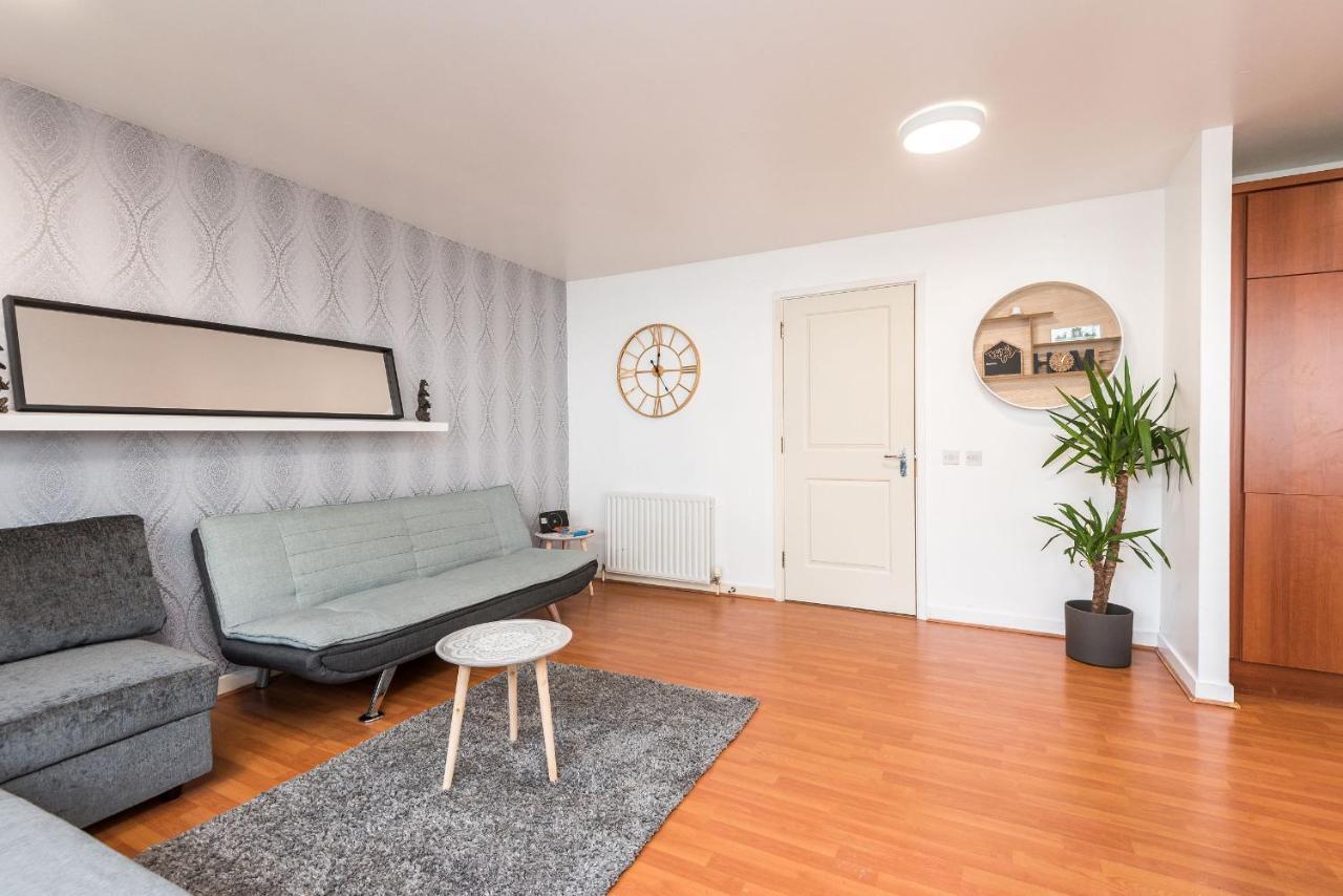 Modern Spacious 3 Bedroom City Centre Apartment - Free Parking - Private Balcony إدنبرة المظهر الخارجي الصورة