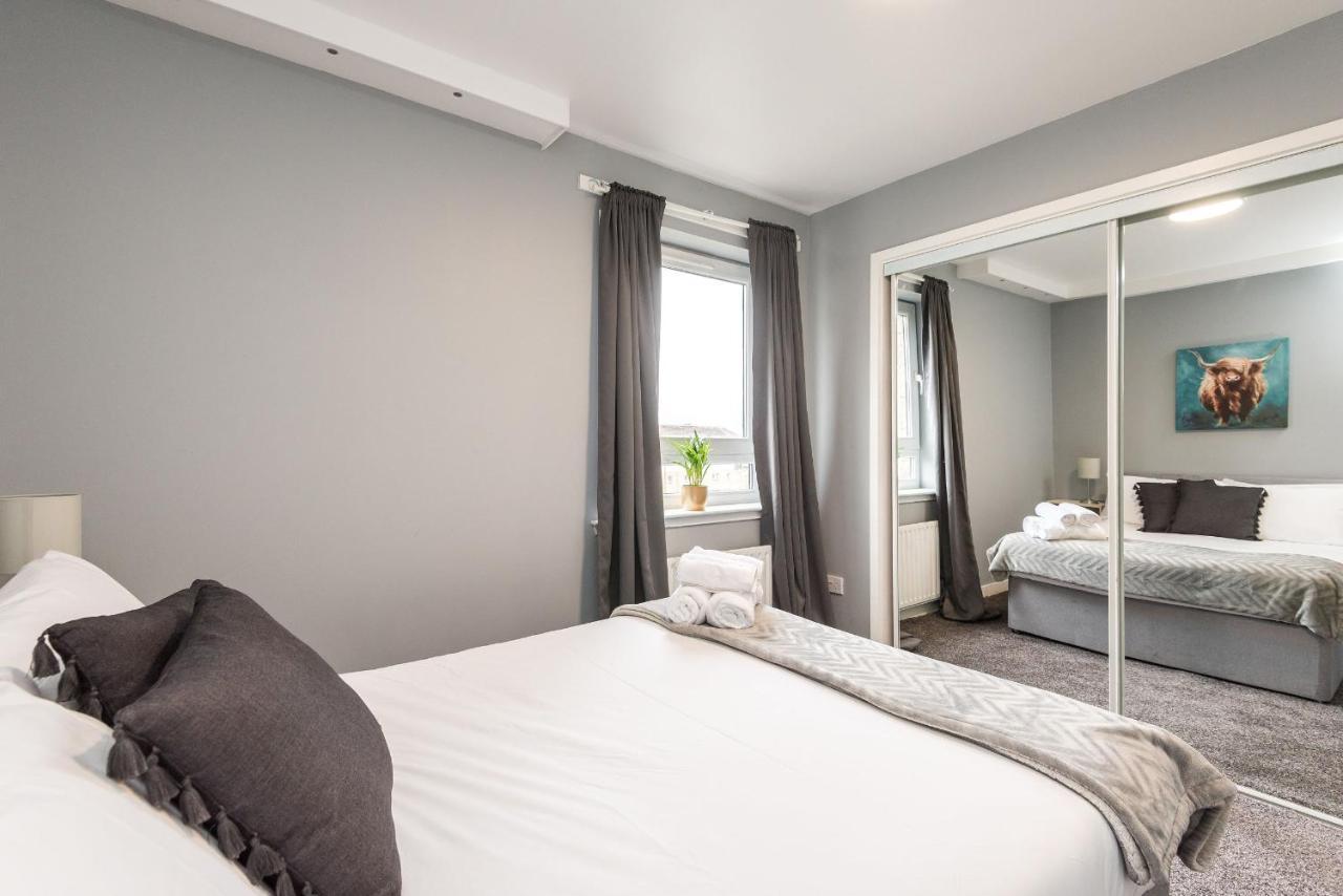 Modern Spacious 3 Bedroom City Centre Apartment - Free Parking - Private Balcony إدنبرة المظهر الخارجي الصورة